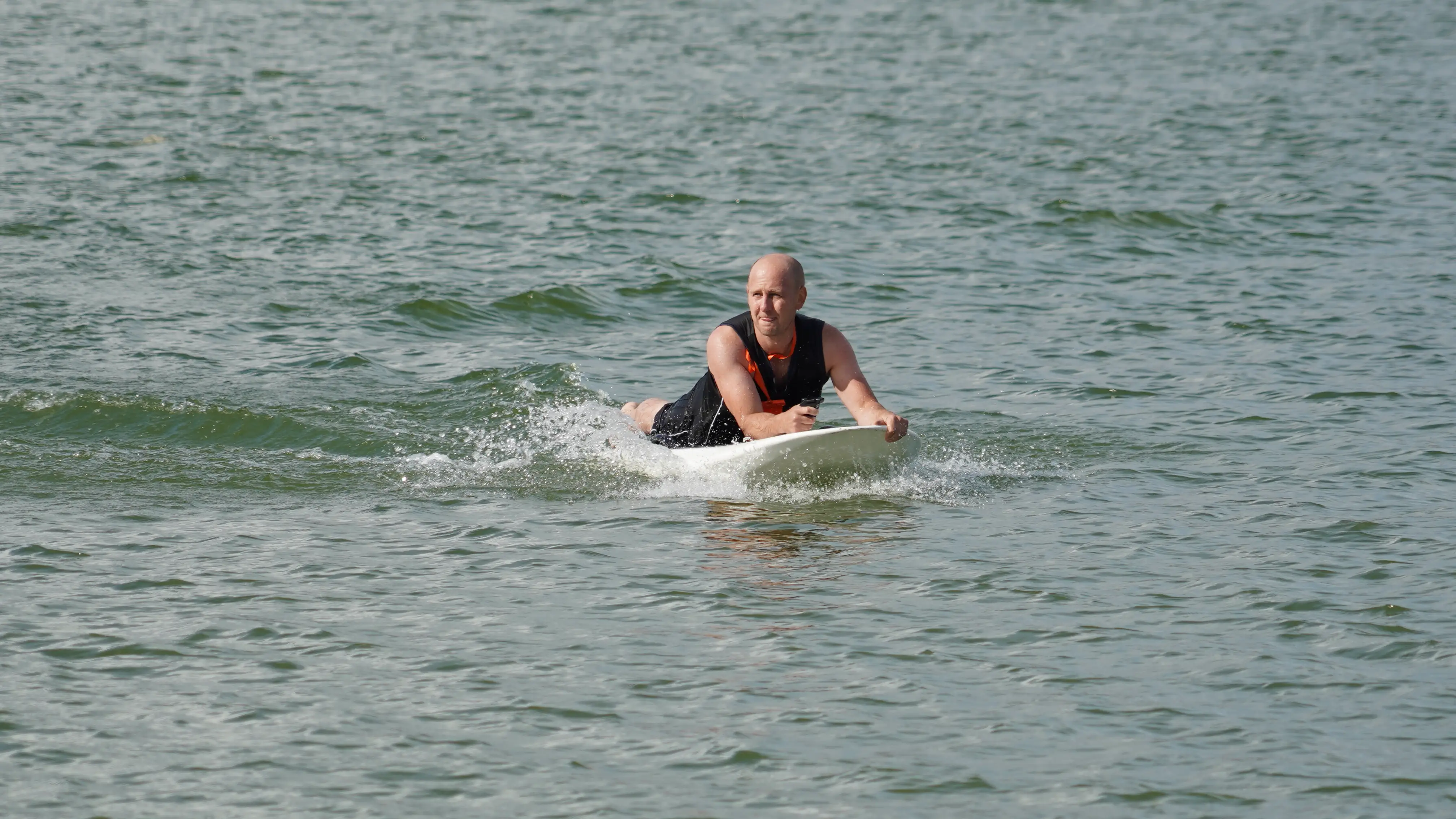 Лежа на животе